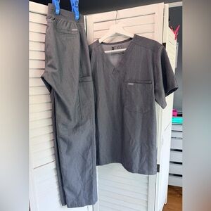 Figs Men’s Short Sleeve V-Neck Scrub Set - Charcoal Grey